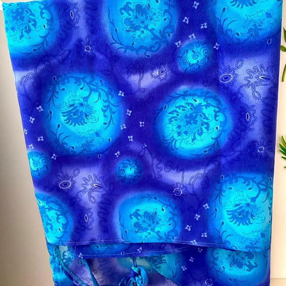 Beautifully detailed and vibrant coloured bohemian sarong. - Picture 3 of 7